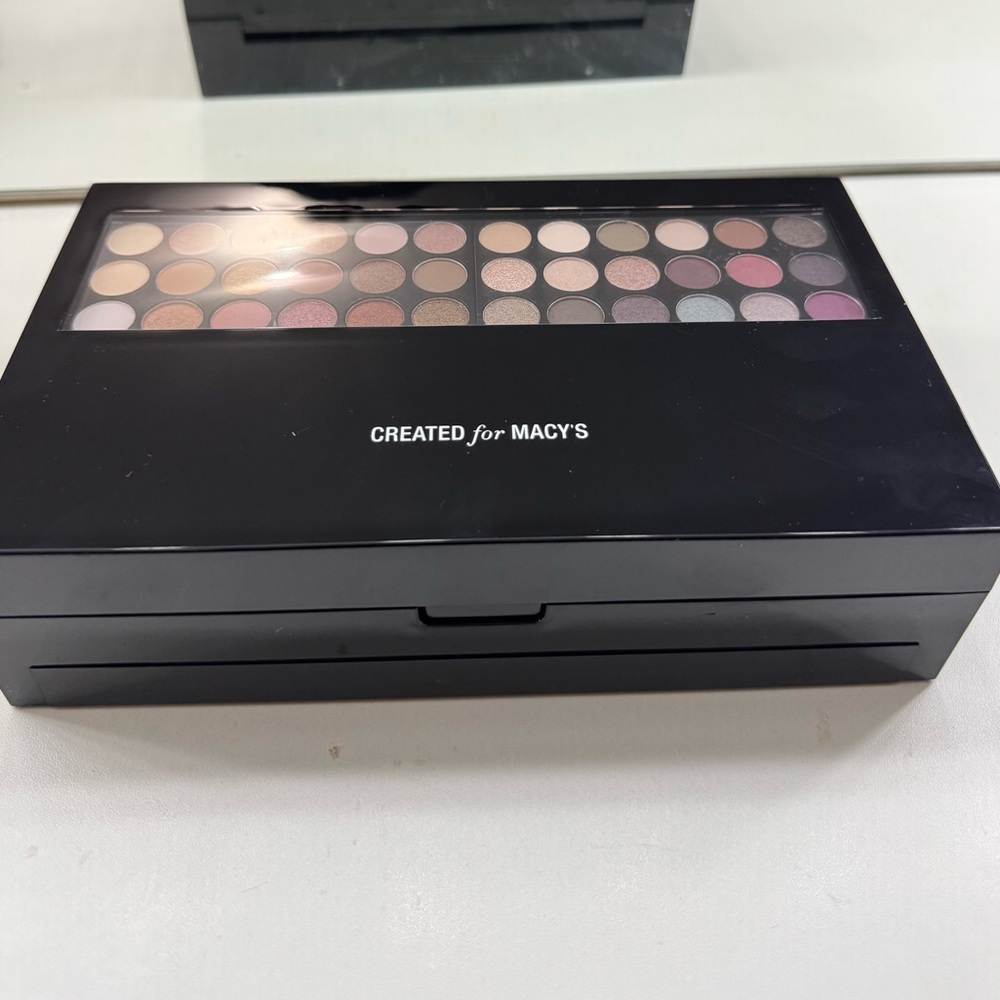 Big Makeup Palette - Picture 2 of 5